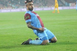 Trabzonspor Henrique'ye sarıldı