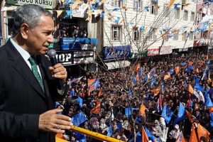 Sıkılı yumrukla el sıkışılmaz