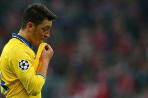 &Ouml;zil'e hakaret eden Bayern trib&uuml;n&uuml; kapanıyor!