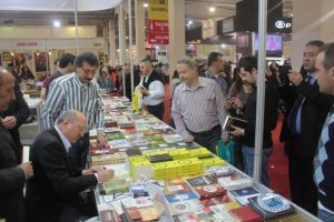 Ko&ccedil;demir, kitaplarını imzaladı