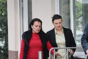 "Bu arabayı hırsızlık parasıyla mı aldınız?"
