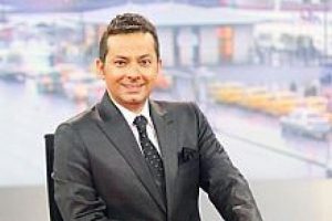 Yasaklandı, evinden canlı yayın yaptı!