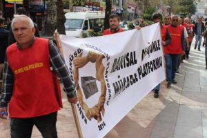 Adliye &ouml;n&uuml;nde kentsel d&ouml;n&uuml;ş&uuml;m tepkisi