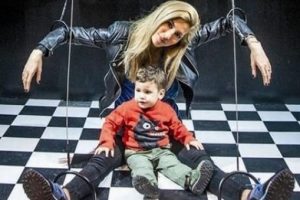 &Ccedil;ağla Şıkel'den ilgin&ccedil; poz