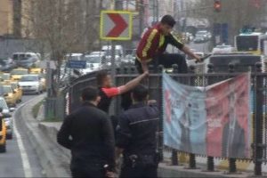 İstanbul'un g&ouml;beğinde bı&ccedil;aklı saldırgan dehşeti