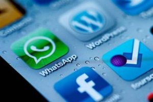Facebook ve Whatsapp'a girmesi yasaklandı