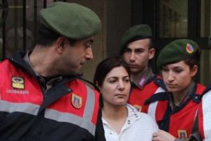 Eşini &ouml;ld&uuml;ren kadına m&uuml;ebbet