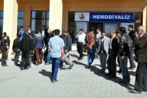Liselilerin kavgası kanlı bitti: 1 &ouml;l&uuml;