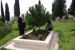 Şahin'den aile mezarlarına ziyaret