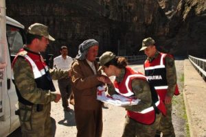 Jandarma yaşlıları unutmadı