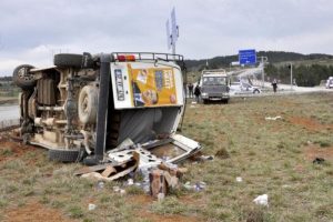 Başbakan'ın mitingi d&ouml;n&uuml;ş&uuml; kaza: 8 yaralı