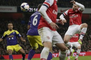 Arsenal'a kendi sahasında b&uuml;y&uuml;k şok