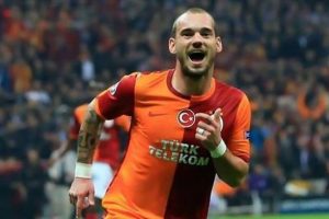 Sneijder'den F.Bah&ccedil;e taraftarına ağır cevap