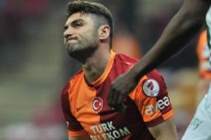 Burak Yılmaz Sneijder'i savundu!
