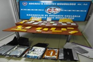 Durdurulan otob&uuml;sten 10 kilo eroin &ccedil;ıktı