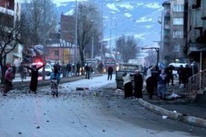 İki ailenin kavgası kanlı bitti