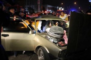Hurdaya d&ouml;nen otomobilde zor anlar