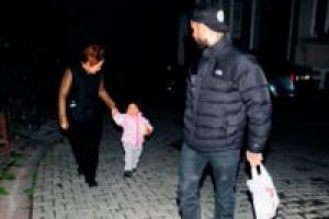Baba-kız parkta...