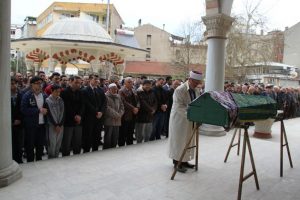 Bursalı &uuml;niversite &ouml;ğrencisi g&ouml;z yaşları i&ccedil;inde uğurlandı