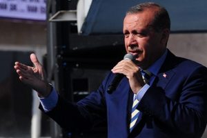 'Sesini feda ettin' deyip Ak Parti'ye katıldılar