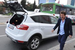 Ahmet Sel&ccedil;uk İlkan'ın benzini bitti...