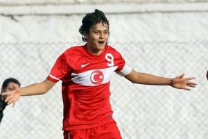 Enes &Uuml;nal Yunanistan'ı da boş ge&ccedil;medi!