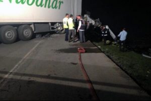 TIR'la tanker &ccedil;arpıştı: 1 &ouml;l&uuml;, 2 yaralı