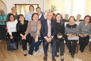 Nil&uuml;fer'de yaşlı ve engelliler rahatlıkla sandığa gidebilecek