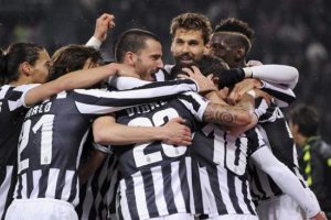 Lider Juventus puan farkını korudu