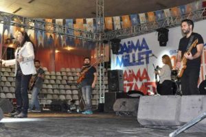 &Uuml;nl&uuml; sanat&ccedil;ıdan Başbakan'a destek