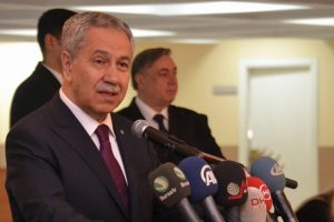 Arın&ccedil;, esnafa hangi diziyi izlemesini tavsiye etti?