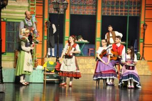  'Kibritçi Kız' çocuklarla buluştu