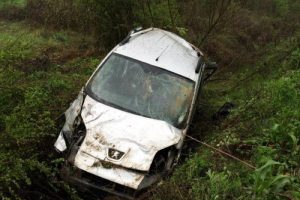 Cenaze aracında ambulansın gelmesini beklediler