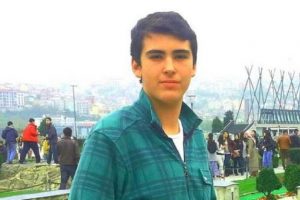 Otomobil şarampole yuvarlandı: 2 &ouml;l&uuml;, 3 yaralı