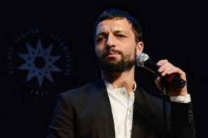 &Uuml;niversitede Mehmet Erdem r&uuml;zgarı esti