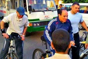 Sisi bisiklete binerken b&ouml;yle g&ouml;r&uuml;nt&uuml;lendi