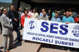 Doktorun omzunu &ccedil;ıkardılar