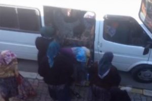 Dilenecekleri yerlere servisle dağıtılıyorlar