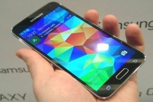 Galaxy S5'in i&ccedil;inden &ouml;yle bir şey &ccedil;ıktı ki...