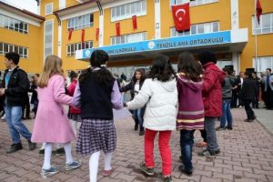 Silahlı kutlama yerine halaylı kutlama