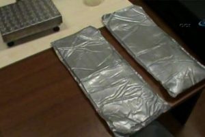 Yolcunun &uuml;zerinde 500 bin dolarlık uyuşturucu yakalandı