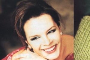 H&uuml;lya Ko&ccedil;yiğit kal&ccedil;a kemiğini &ccedil;atlattı...