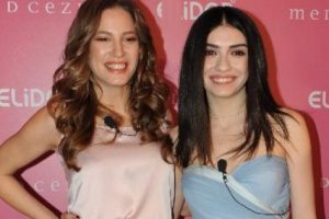 Hazar Erg&uuml;&ccedil;l&uuml; Serenay Sarıkaya'yı &ouml;ve &ouml;ve bitiremedi...