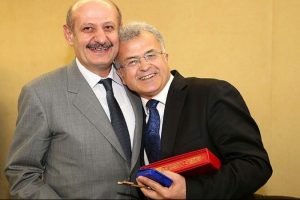 Belediye başkanları mazbatalarını almaya başladı