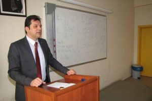Mezun olduğu &uuml;niversitede ders verdi
