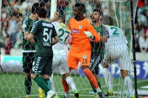 Bursaspor eski g&uuml;nlerini mumla arıyor!