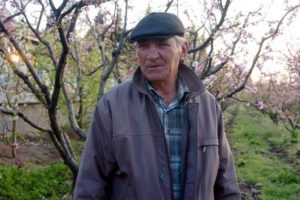 İkametgah y&uuml;z&uuml;nden muhtarlıktan oldu