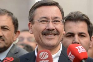 G&ouml;k&ccedil;ek oy farkını 40 bine &ccedil;ıkardı!