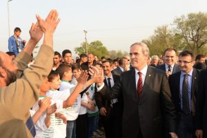Altepe g&ouml;n&uuml;lleri fethetti