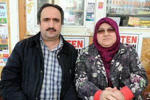 Alman hakim tanıktan başını a&ccedil;masını istedi